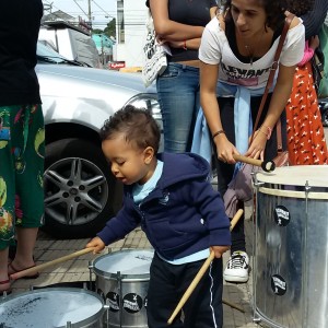 Crianças participam de atos públicos ao lado do Coletivo. Foto: Acervo